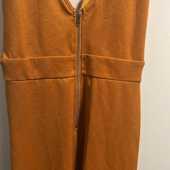 Orange body hugging asymmetrical dress - Picture 4 of 5